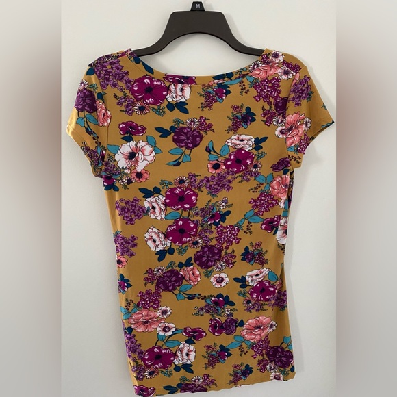 Beautiful Yellow Flowery Top - Picture 2 of 3